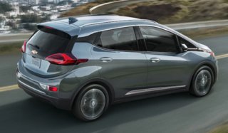 Chevrolet Bolt EV (2021) vs Honda Civic 2.0 i-MMD Hybrid Elegance Auto ...